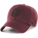 cappellino-curvo-granata-con-logo-nero-dei-new-york-yankees-mlb-clean-up-di-47-brand