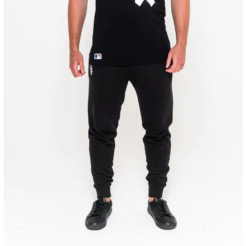 hosen-lange-hose-schwarz-track-pant-der-chicago-white-sox-mlb-von-new-era hosen-lange-hose-schwarz-track-pant-der-chicago-white-sox-mlb-von-new-era