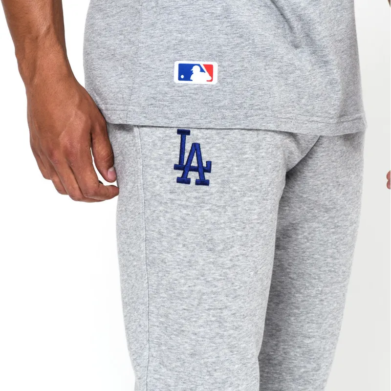 hosen-lange-hose-grau-track-pant-der-los-angeles-dodgers-mlb-von-new-era hosen-lange-hose-grau-track-pant-der-los-angeles-dodgers-mlb-von-new-era