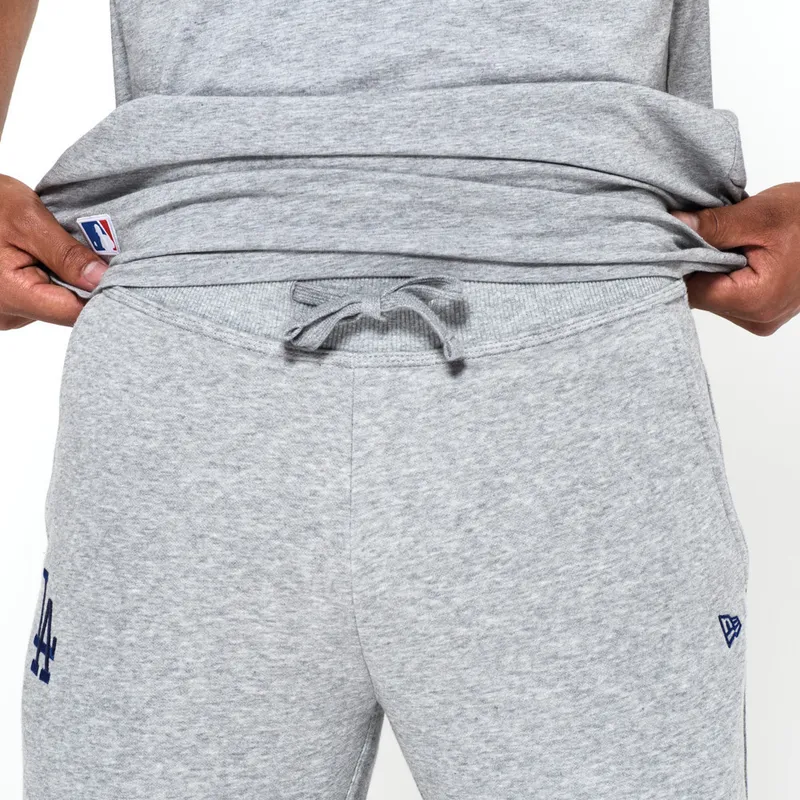 hosen-lange-hose-grau-track-pant-der-los-angeles-dodgers-mlb-von-new-era hosen-lange-hose-grau-track-pant-der-los-angeles-dodgers-mlb-von-new-era