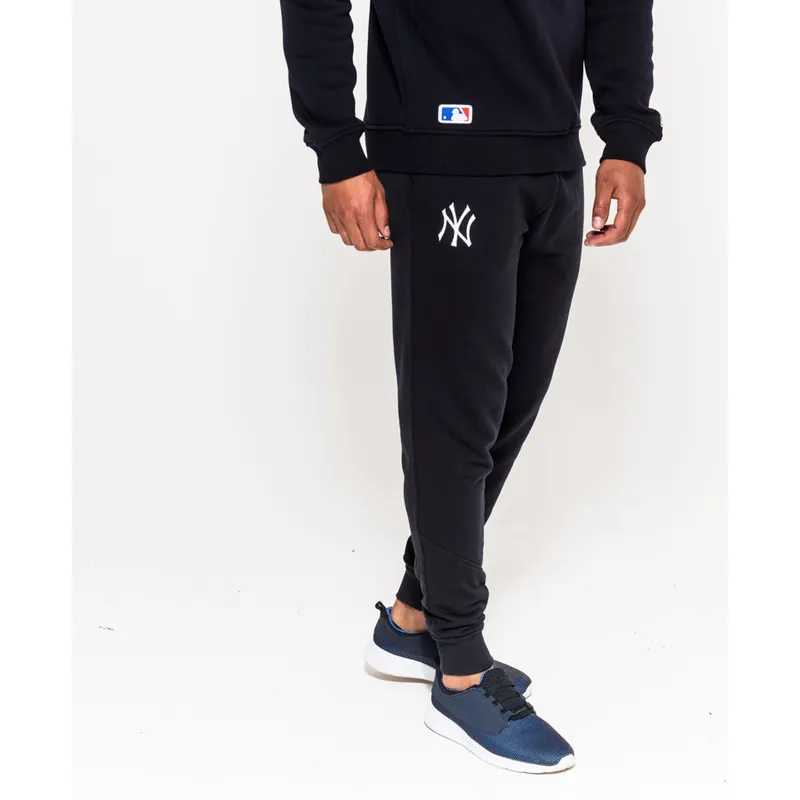 pantaloni-pantalone-lungo-blu-marino-track-pant-dei-new-york-yankees-mlb-di-new-era pantaloni-pantalone-lungo-blu-marino-track-pant-dei-new-york-yankees-mlb-di-new-era