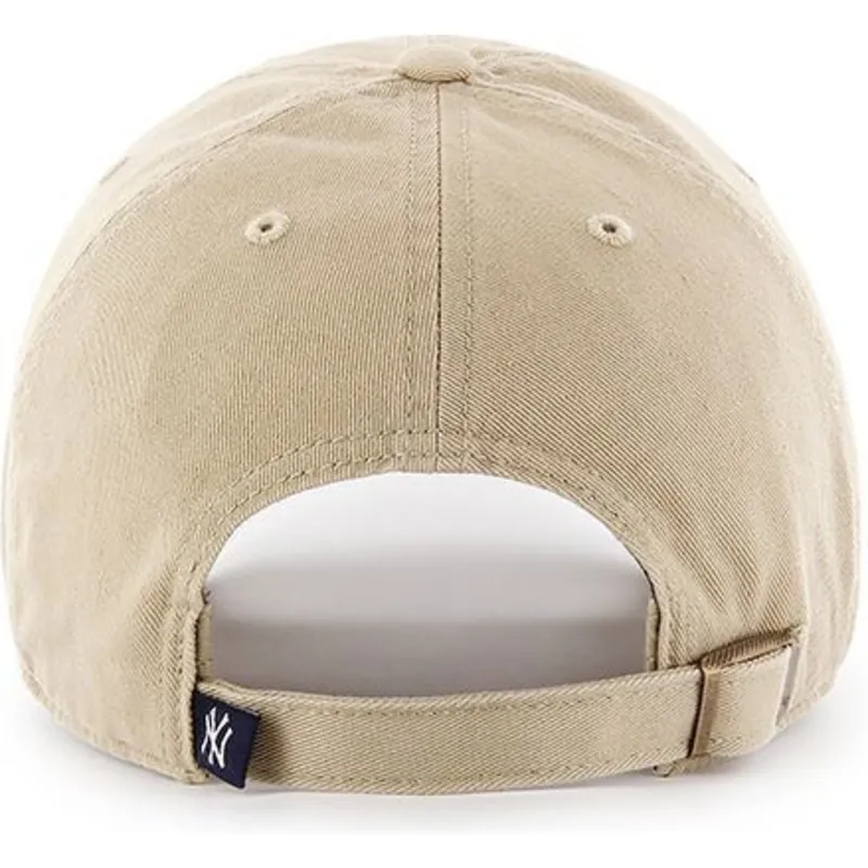 bezowa-czapka-z-zakrzywionym-daszkiem-z-logo-new-york-yankees-mlb-clean-up-marki-47-brand