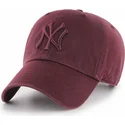 gebogene-weinrote-kappe-mit-weinroten-logos-der-new-york-yankees-mlb-clean-up-von-47-brand