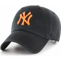cappellino-nero-con-visiera-curva-e-logo-arancione-dei-new-york-yankees-mlb-clean-up-di-47-brand