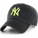 cappellino-nero-con-visiera-curva-e-logo-giallo-dei-new-york-yankees-mlb-clean-up-di-47-brand