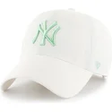 cappellino-bianco-con-visiera-curva-e-logo-verde-dei-new-york-yankees-mlb-clean-up-di-47-brand