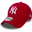 czerwona-regulowana-czapka-z-zakrzywionym-daszkiem-9forty-essential-new-york-yankees-mlb-od-new-era