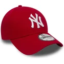 czerwona-regulowana-czapka-z-zakrzywionym-daszkiem-9forty-essential-new-york-yankees-mlb-od-new-era