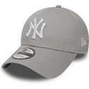 wyginieta-czapka-szara-z-regulacja-9forty-essential-new-york-yankees-mlb-new-era