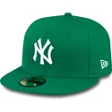 cappello-piatto-verde-aderente-59fifty-essential-dei-new-york-yankees-mlb-di-new-era