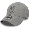 cappellino-grigio-curvo-regolabile-con-logo-grigio-dei-new-york-yankees-mlb-9forty-essential-di-new-era