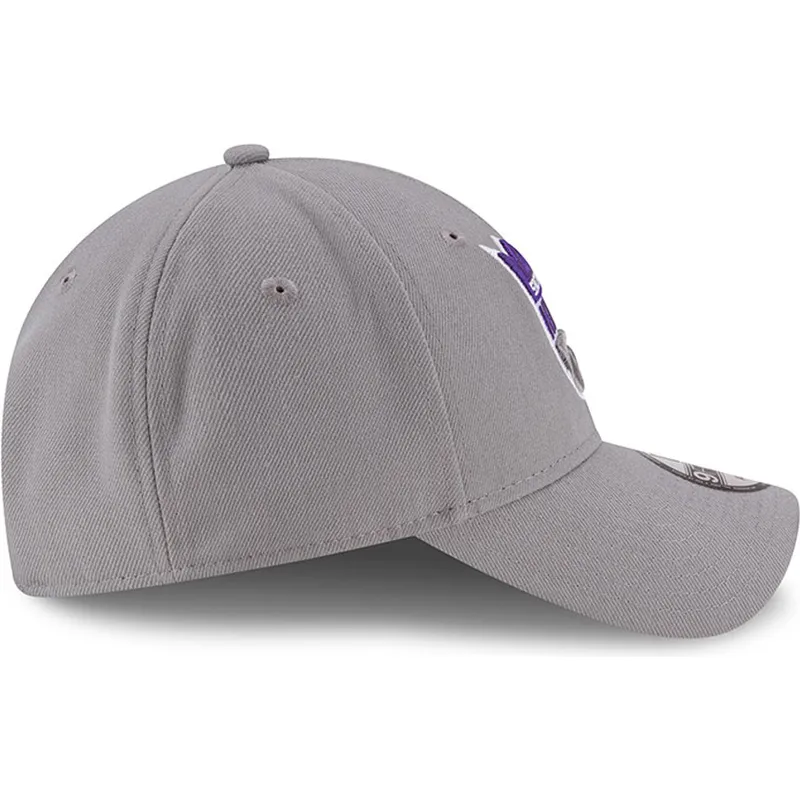 cappelli-curva-grigio-cinghia-regolabile-9forty-the-league-dei-sacramento-kings-nba-di-new-era