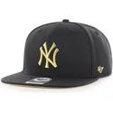 47-brand-flat-brim-goldenes-logo-new-york-yankees-mlb-captain-metalivise-snapback-cap-schwarz