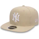 mutzen-flach-rosa-snapback-9fifty-lightweight-essential-der-new-york-yankees-mlb-von-new-era