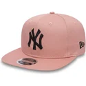 cappello-piatto-rosa-regolabile-con-logo-nero-9fifty-true-originators-dei-new-york-yankees-mlb-di-new-era