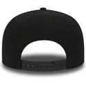 cappellino-nero-snapback-con-visiera-piatta-e-logo-rosso-9fifty-chain-stitch-dei-chicago-bulls-nba-di-new-era