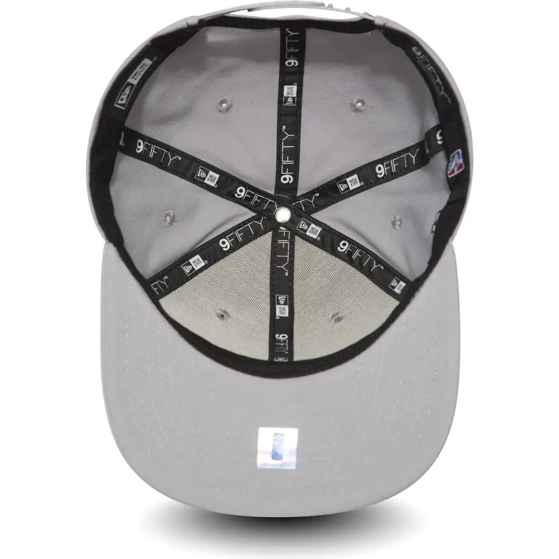 cappelli-piatta-grigio-snapback-9fifty-chain-stitch-dei-toronto-raptors-nba-di-new-era cappelli-piatta-grigio-snapback-9fifty-chain-stitch-dei-toronto-raptors-nba-di-new-era