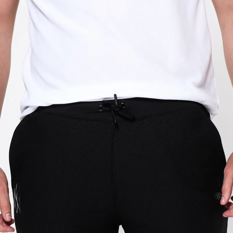 hosen-lange-hose-schwarz-jogger-stealth-der-new-york-yankees-mlb-von-new-era