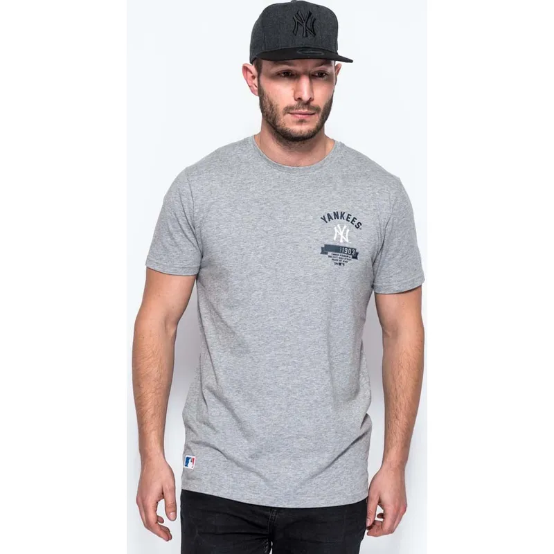magliette-manica-corta-grigio-badge-dei-new-york-yankees-mlb-di-new-era
