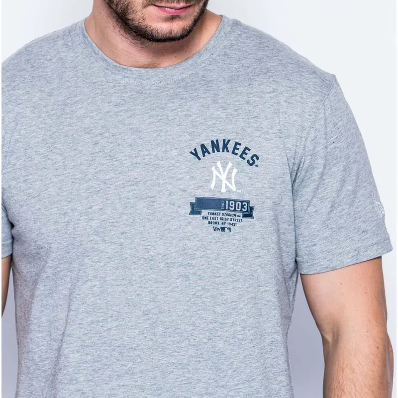 magliette-manica-corta-grigio-badge-dei-new-york-yankees-mlb-di-new-era