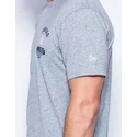 new-era-mlb-new-york-yankees-badge-graues-t-shirt-mit-kurzen-armeln