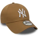 cappellino-regolabile-9forty-essential-marrone-chiaro-con-visiera-curva-new-york-yankees-mlb-di-new-era