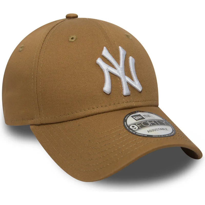 mutzen-gebogen-braun-verstellbares-band-claro-9forty-essential-der-new-york-yankees-mlb-von-new-era