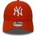 cappelli-curva-arancia-cinghia-regolabile-9forty-essential-dei-new-york-yankees-mlb-di-new-era