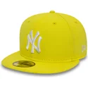 cappello-piatto-giallo-aderente-59fifty-essential-dei-new-york-yankees-mlb-di-new-era