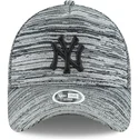 cappello-grigio-a-visiera-curva-regolabile-con-logo-nero-9forty-engineered-fit-dei-new-york-yankees-mlb-di-new-era