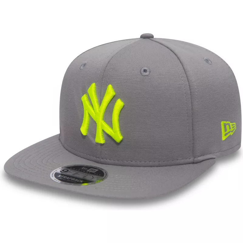 cappellino-visiera-piatta-grigio-snapback-con-logo-verde-9fifty-maglione-pop-di-new-york-yankees-mlb-di-new-era