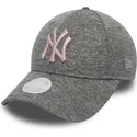 graue-verstellbare-curved-cap-mit-rosa-logo-9forty-tech-jersey-der-new-york-yankees-mlb-von-new-era