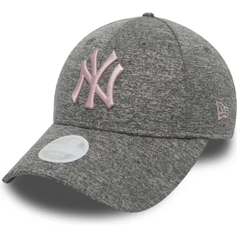 Grå justerbar curved cap med lyserødt logo 9FORTY Tech Jersey fra New York Yankees MLB fra New Era