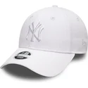 vit-justerbar-kurvad-keps-med-vit-logotyp-9forty-league-essential-fran-new-york-yankees-mlb-av-new-era