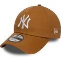 cappellino-curvo-marrone-grano-regolabile-9forty-league-essential-dei-new-york-yankees-mlb-di-new-era