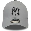 mutzen-gebogen-grau-verstellbares-band-camuflaje-9forty-camo-infill-der-new-york-yankees-mlb-von-new-era