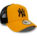 casquette-trucker-orange-avec-logo-noir-league-essential-a-frame-new-york-yankees-mlb-new-era