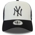 gorra-trucker-blanca-y-azul-marino-team-colour-block-a-frame-de-new-york-yankees-mlb-de-new-era