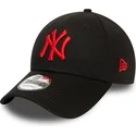 sort-justerbar-curved-kasket-med-rodt-logo-9forty-league-essential-fra-new-york-yankees-mlb-fra-new-era