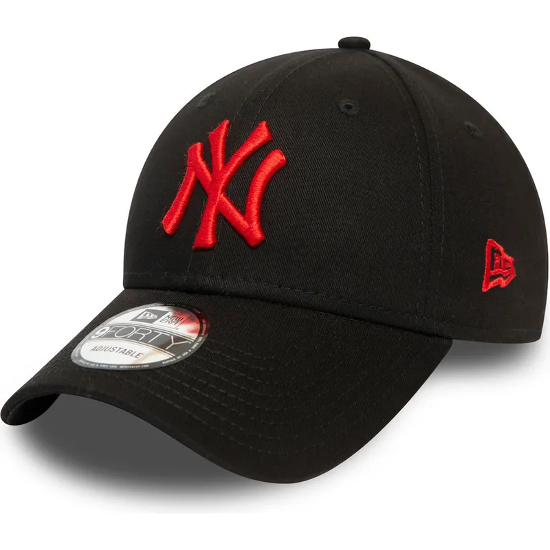 sort-justerbar-curved-kasket-med-rodt-logo-9forty-league-essential-fra-new-york-yankees-mlb-fra-new-era