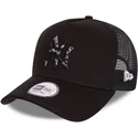 schwarze-trucker-kappe-mit-schwarzem-camouflage-logo-infill-a-frame-der-new-york-yankees-mlb-von-new-era