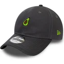 verstellbare-graue-9twenty-kappe-mit-gebogenem-schirm-und-avocado-design-von-new-era