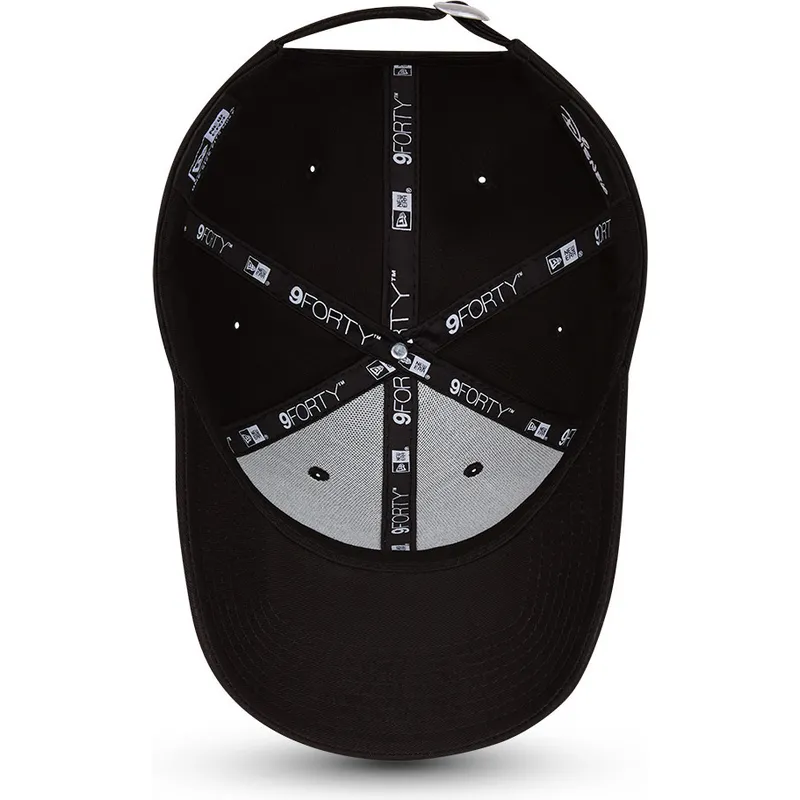 cappelli-curva-nero-cinghia-regolabile-9forty-di-new-era cappelli-curva-nero-cinghia-regolabile-9forty-di-new-era