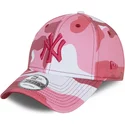 casquette-courbee-camouflage-rose-ajustable-avec-logo-rose-9forty-new-york-yankees-mlb-new-era