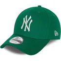 cappelli-curva-verde-cinghia-regolabile-9forty-league-essential-dei-new-york-yankees-mlb-di-new-era