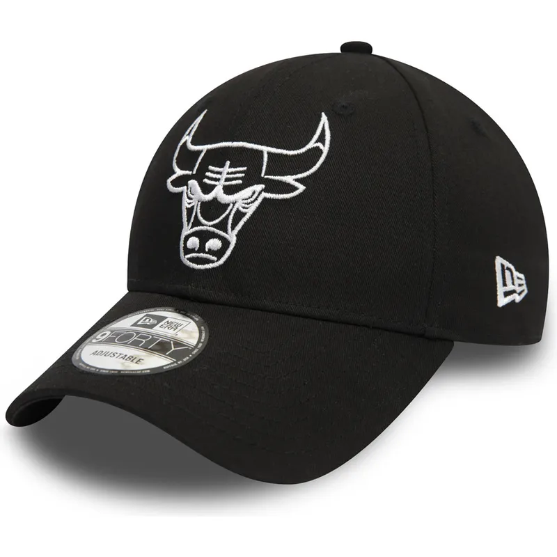 svart-justerbar-kurvad-keps-med-vit-logotyp-9forty-league-essential-fran-chicago-bulls-nba-av-new-era