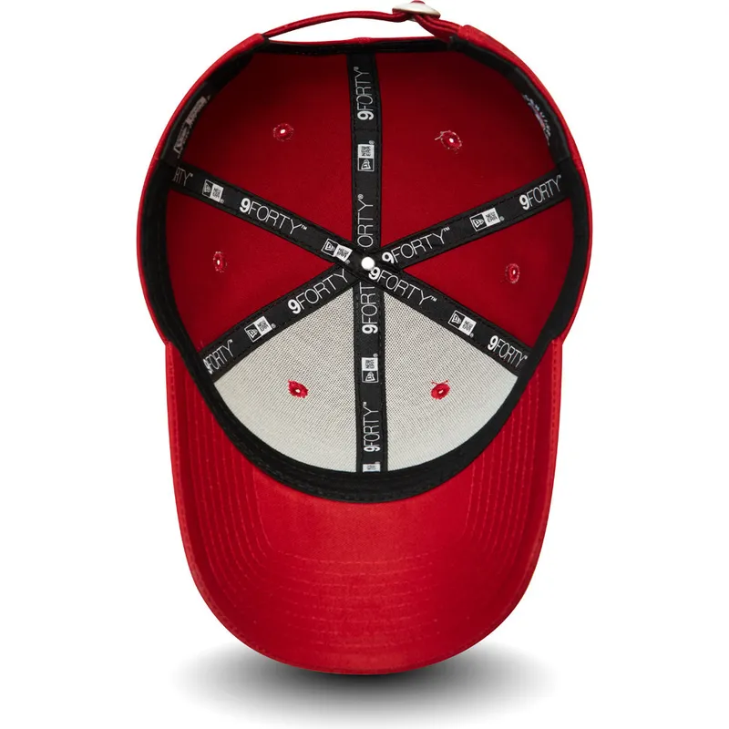 cappelli-curva-rosso-cinghia-regolabile-negro-9forty-league-essential-dei-new-york-yankees-mlb-di-new-era