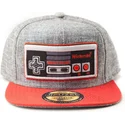 cappellino-snapback-piatto-grigio-e-rosso-nes-controller-nintendo-di-difuzed