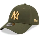 cappelli-curva-verde-cinghia-regolabile-9forty-league-essential-dei-new-york-yankees-mlb-di-new-era
