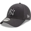 cappelli-curva-grigio-cinghia-regolabile-9forty-camo-infill-dei-new-york-yankees-mlb-di-new-era